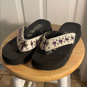 Hide N Sole Women's Black and Purple Embellished Sandals size 10